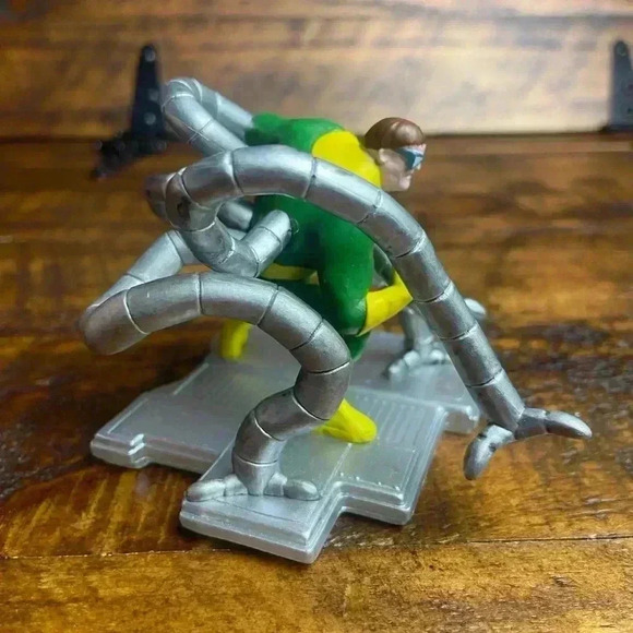 Disney Store Marvel Spider-Man Doctor Octopus PVC Cake Topper Figure With Base - Picture 5 of 8